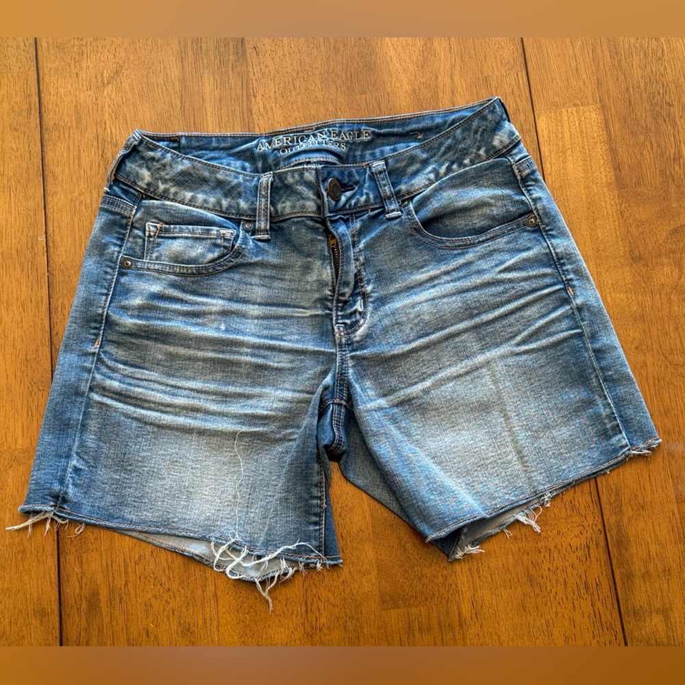 American Eagle Super Super Stretch Jean Shorts. Size 10. Great Condition.